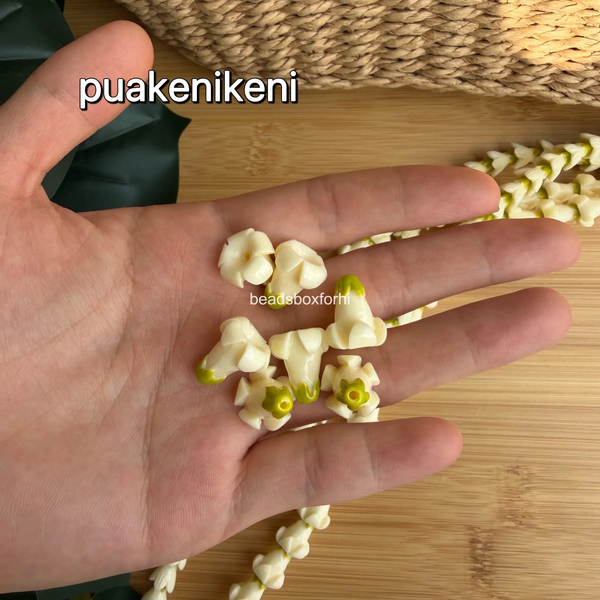Puakenikeni/ Pakalana with green top