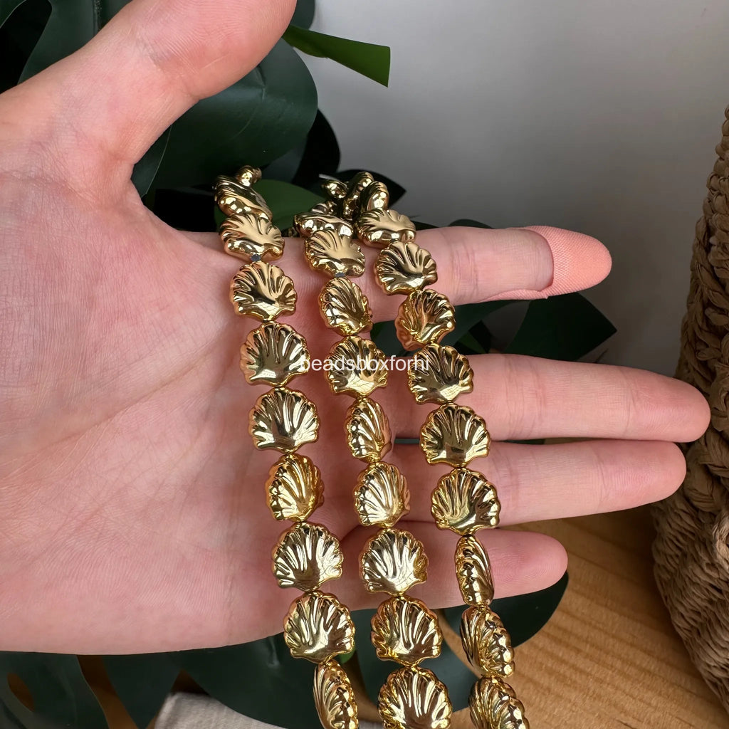 Resin gold shell clam beads